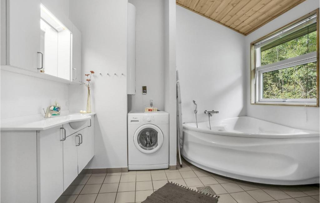 Stunning Home In Hasle With 4 Bedrooms, Sauna And Wifi photo 3