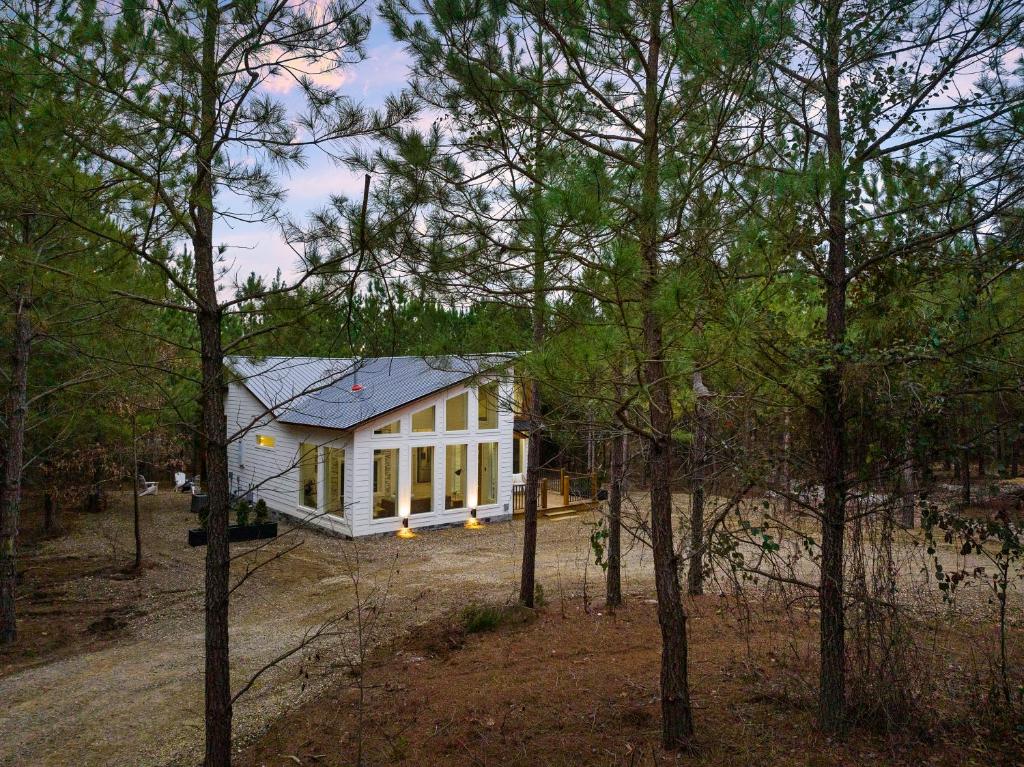 Sugar in the Pines - Luxury Honeymoon Cabin photo 2