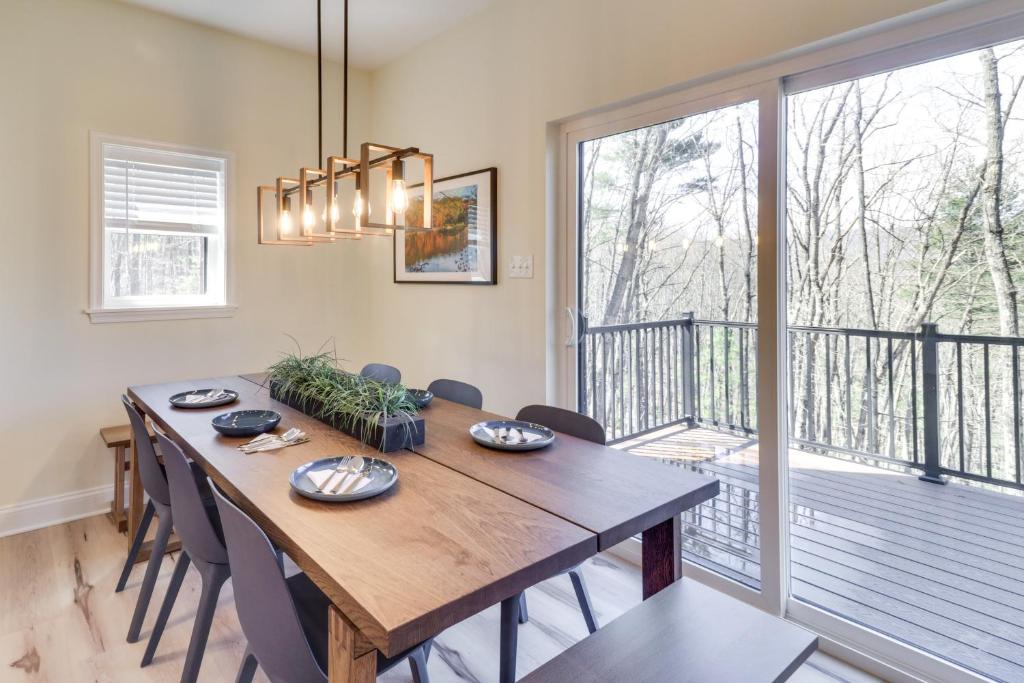 Pet-Friendly Basye Vacation Rental with Fireplace! photo 1