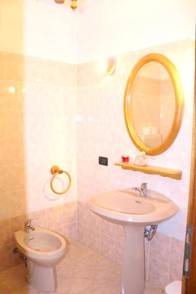 2 bedrooms appartement with furnished balcony and wifi at Prabione 8 km away from the beach photo 4