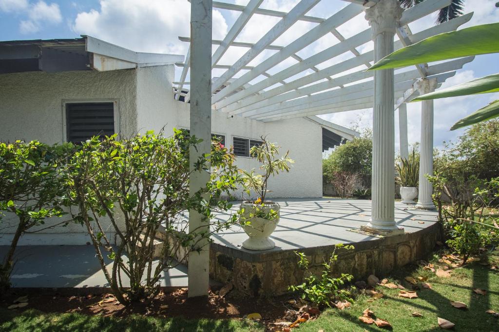 Island Breeze Beach Villa photo 2