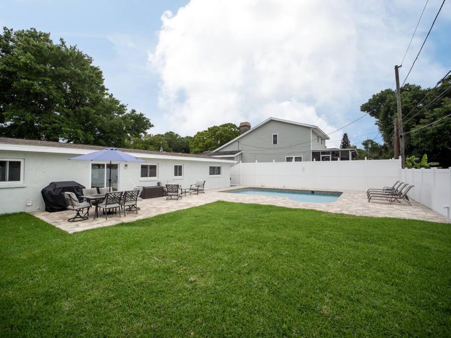 Heated Pool Dunedin Honeymoon Island and CLW Beach photo 4