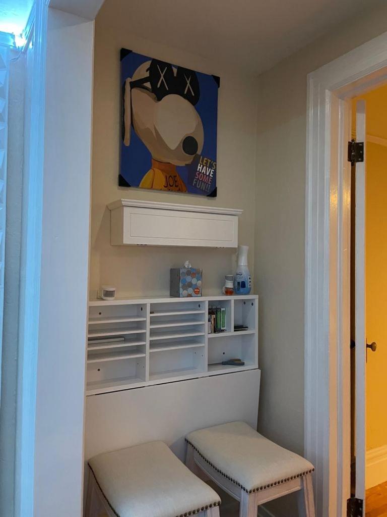 Fully furnished (Pearl) Modern deco updated 1 bedroom/1bathroom photo 2