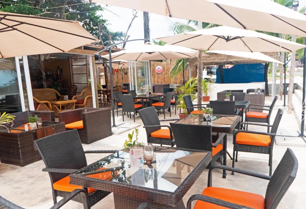 Sunset Lounge photo 2