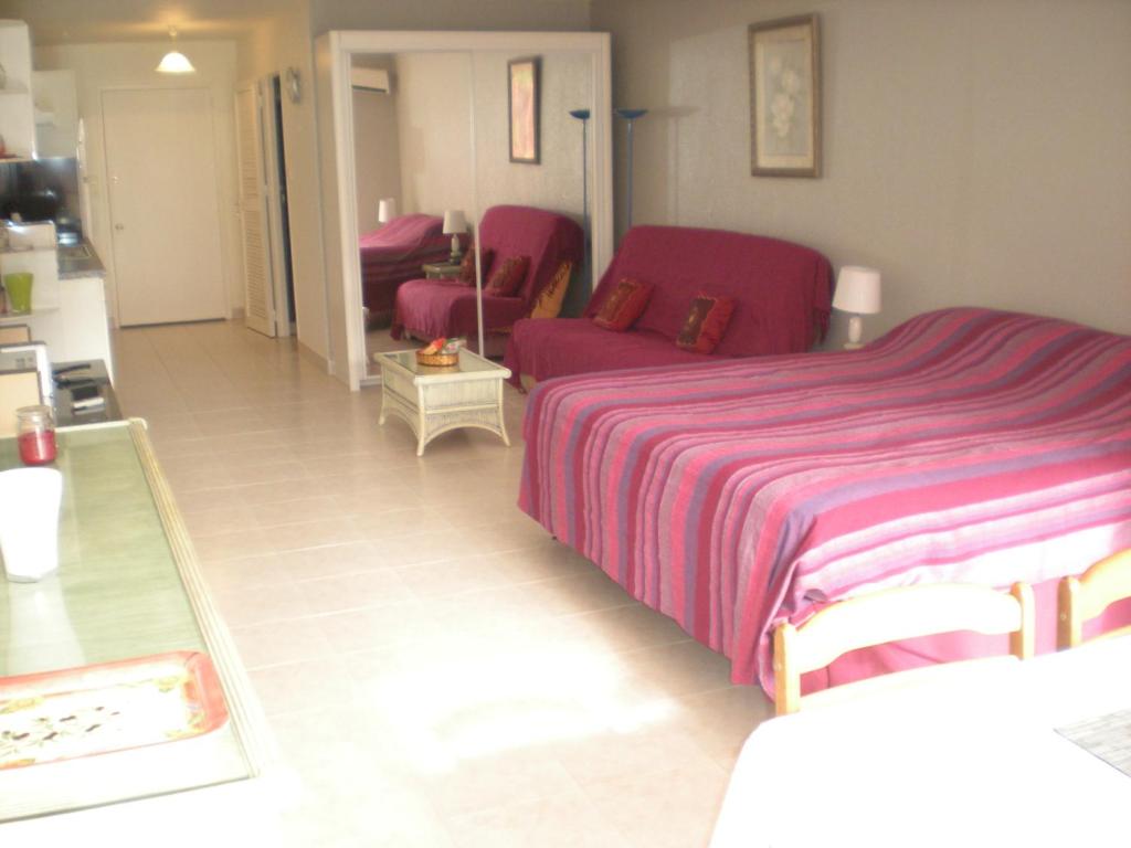 Studio 27 Orient Bay photo 3