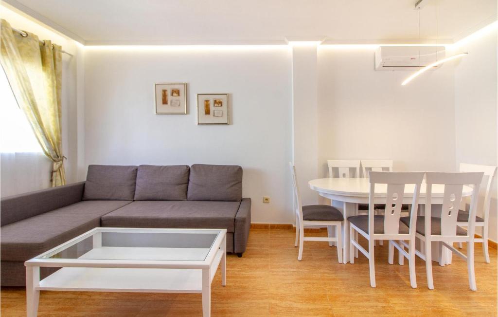 Stunning Apartment In Orihuela Costa With Outdoor Swimming Pool, Wifi And 2 Bedrooms photo 3