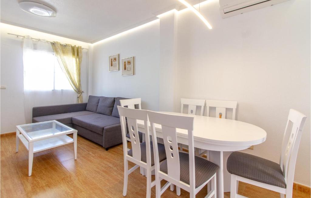Stunning Apartment In Orihuela Costa With Outdoor Swimming Pool, Wifi And 2 Bedrooms photo 4