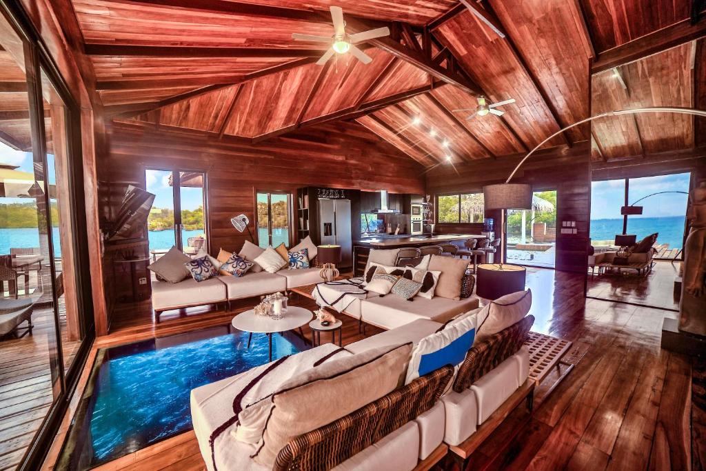 Eco-Lodge Bocas Coral Reef - Over water villa & birds house photo 1