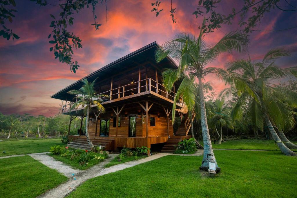 Eco-Lodge Bocas Coral Reef - Over water villa & birds house photo 3
