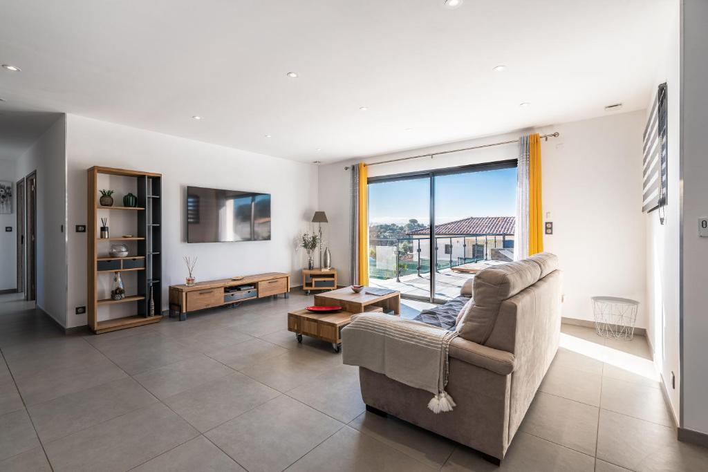 Magnifique Villa 4 personnes avec Piscine privée et vue montagne photo 2