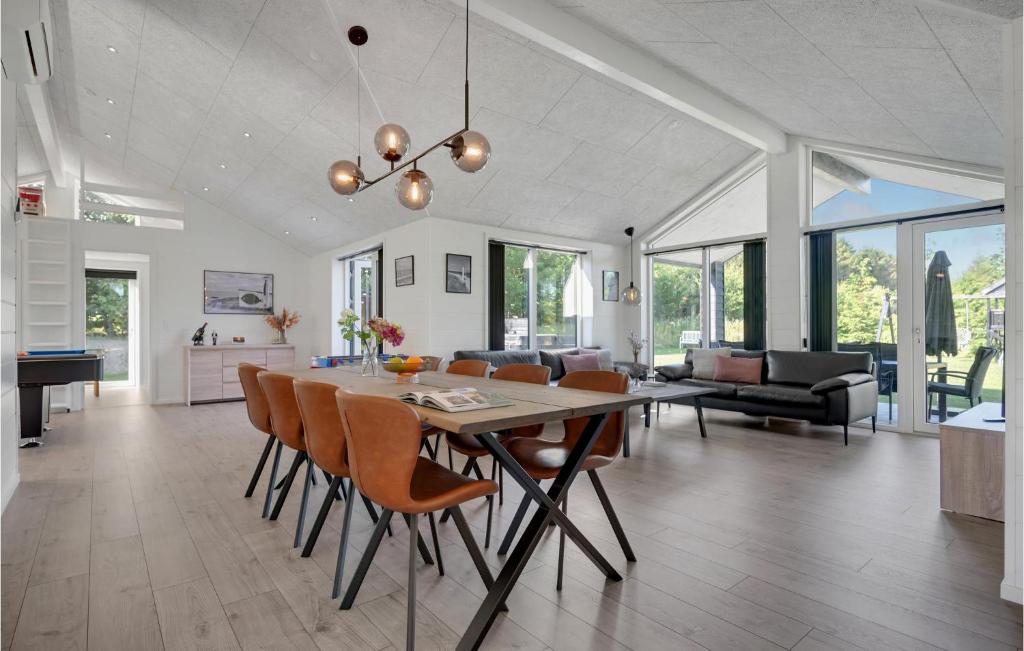 Nice Home In Glesborg With Sauna, Wifi And 3 Bedrooms photo 4