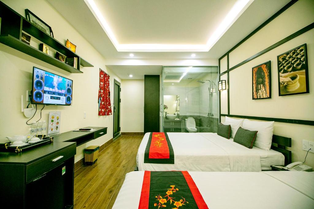 Hoi An Riverland Villa - Hoi An Center - Tap to explore photos