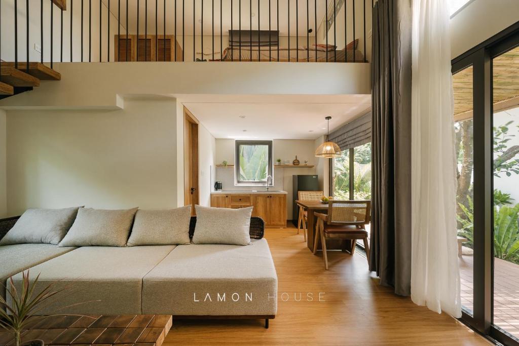 LaMon House - Venue Travel