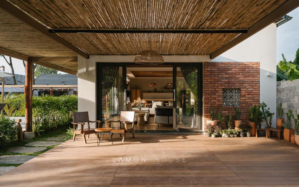 LaMon House - Venue Travel