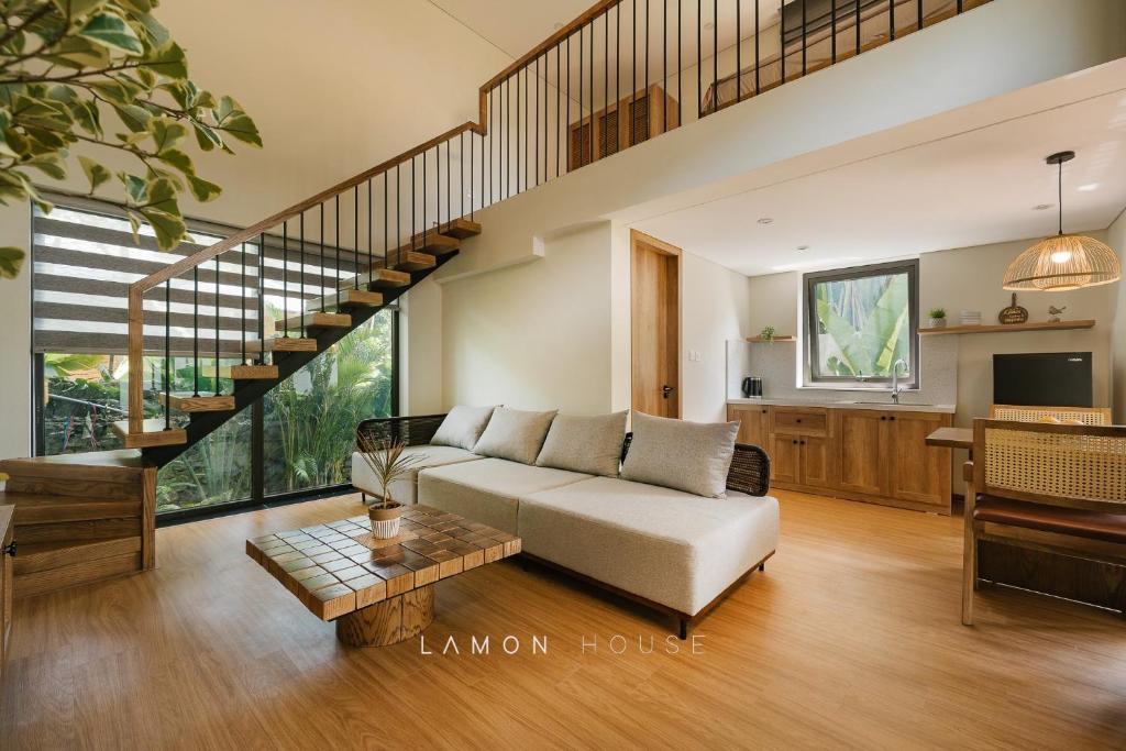 LaMon House - Venue Travel