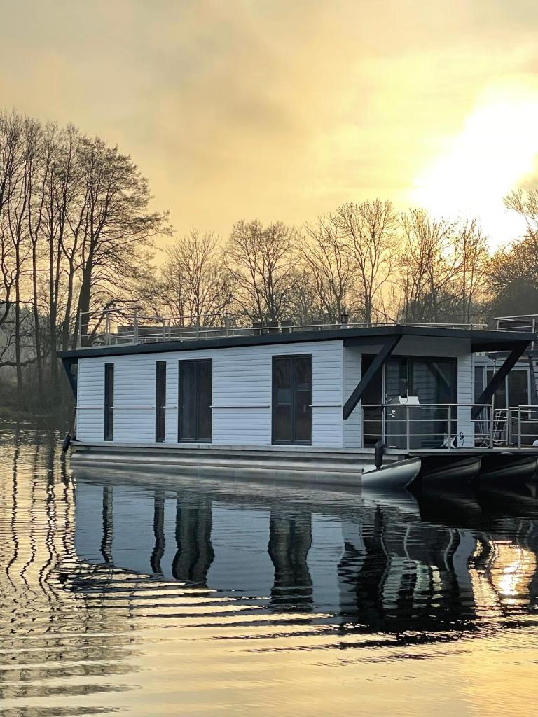 Hausboot MonaLisa vonAnker 1st Class Werftbau