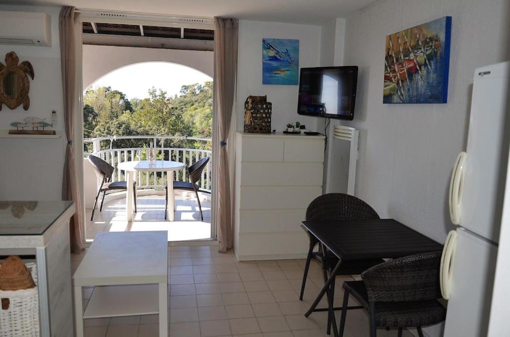 VUE MER- BEAU STUDIO - TERRASSE ABRITEE - Wi-Fi - CLIMATISATION - PARKING GRATUIT photo 3