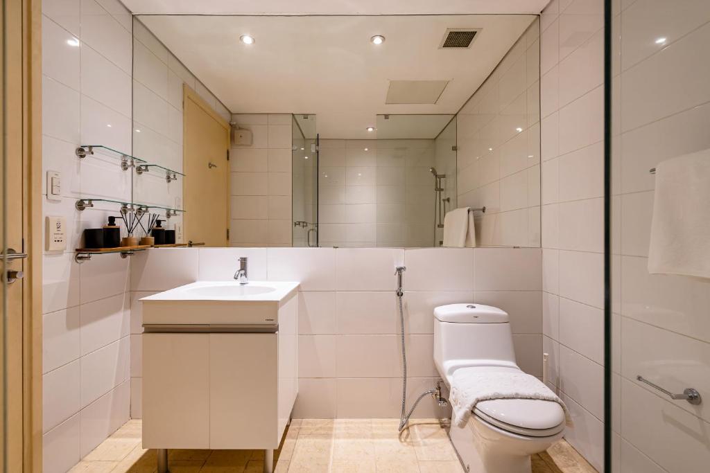 Saigon Luxury Corner Suite in District 1