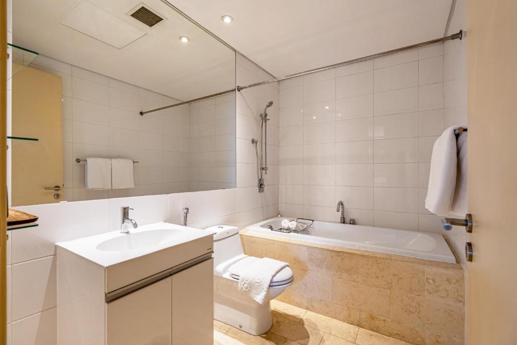 Saigon Luxury Corner Suite in District 1