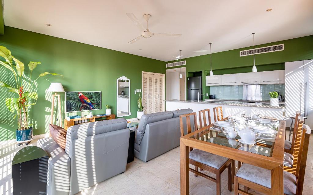 Saigon Luxury Corner Suite in District 1