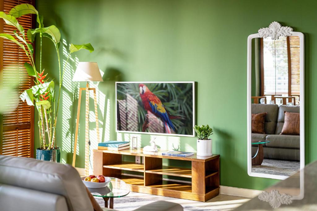 Saigon Luxury Corner Suite in District 1