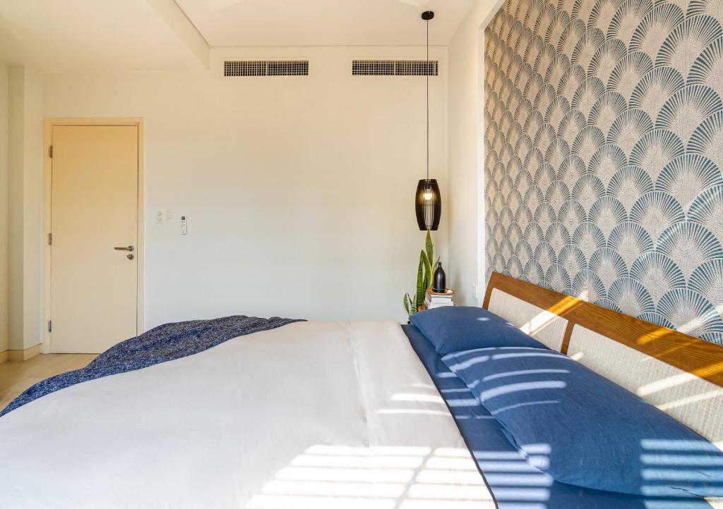 Saigon Luxury Corner Suite in District 1