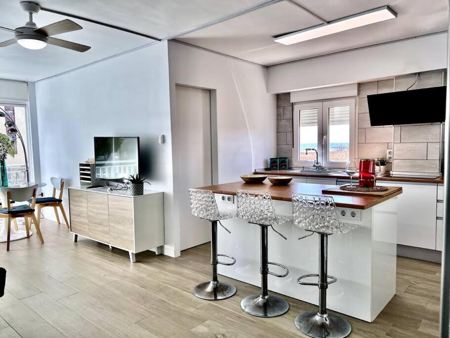 Beautiful apartment by the sea