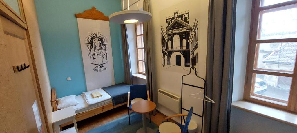 25 Hours Hostel Room Type - Double Room with Shared Bathroom