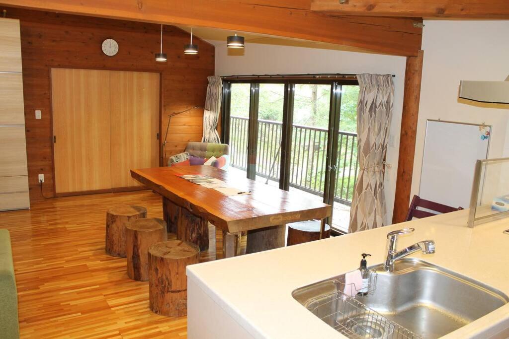 『一軒丸々貸切』徒歩5分圏内カフェ 自然を満喫 Modern Ski Chalet +WiFi & 5min walk to cafes. photo 4