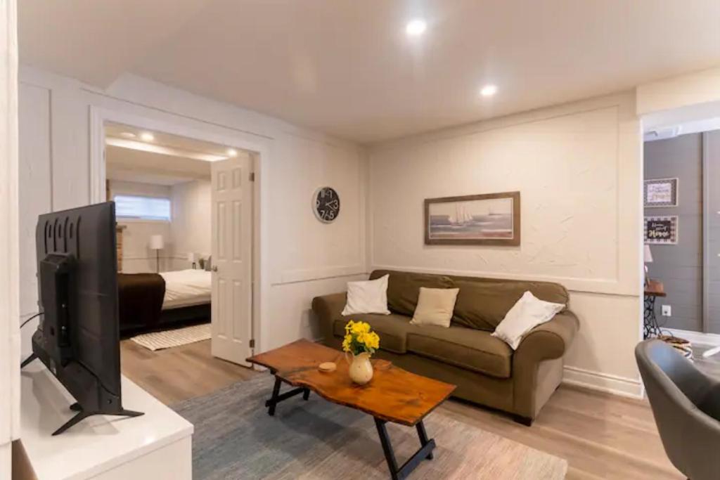 Luxurious and Spacious Apartment with 2 bedrooms and 2 Baths photo 4