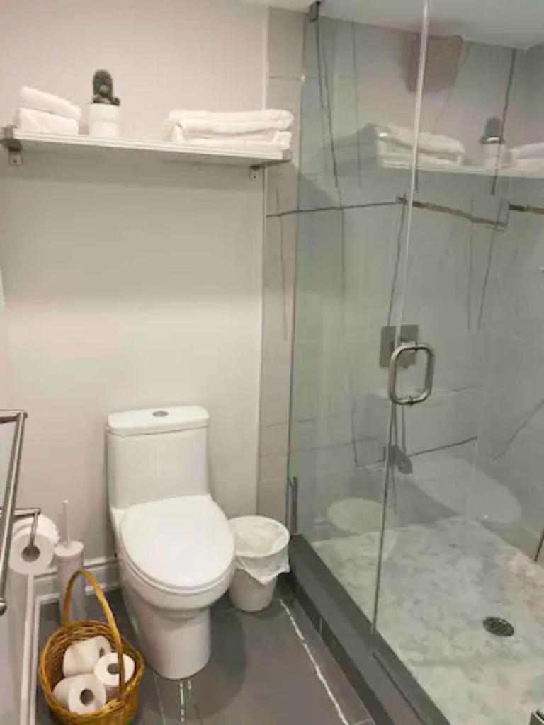 Luxurious and Spacious Apartment with 2 bedrooms and 2 Baths photo 3