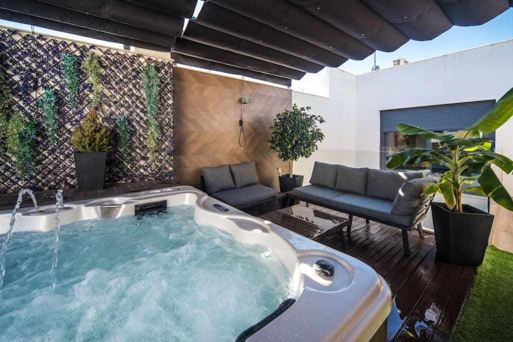 Luxuriously 3 beds Apartment with private Jacuzzi photo 2
