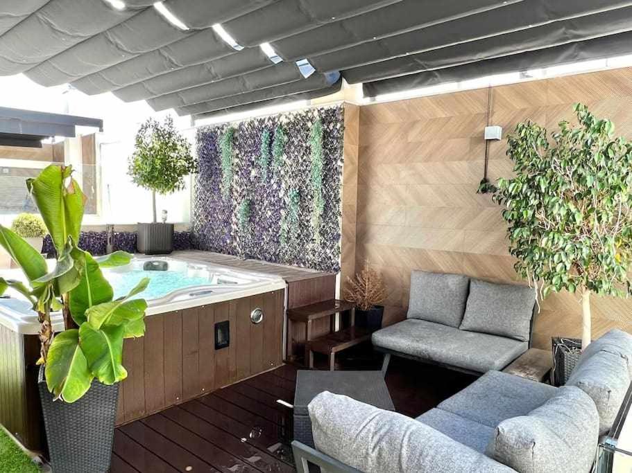 Luxuriously 3 beds Apartment with private Jacuzzi photo 4