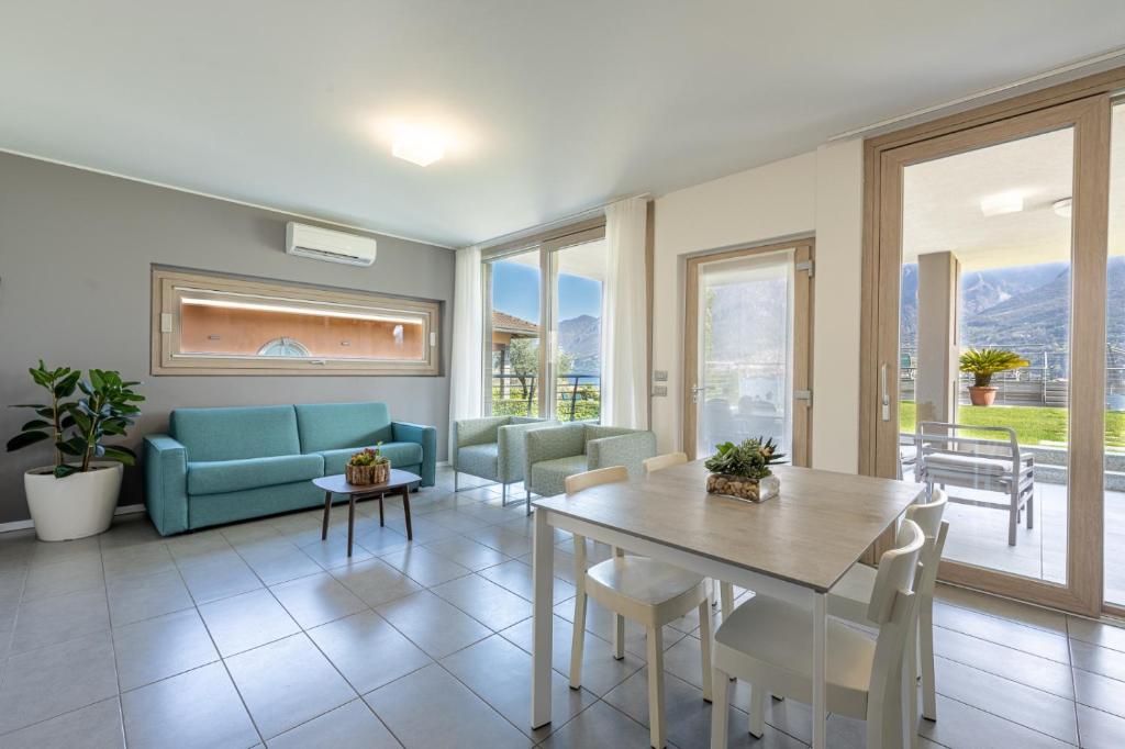 Bellagio Village- 4 Apartments by the lake - Seasonal Warm Pool and Sauna photo 4