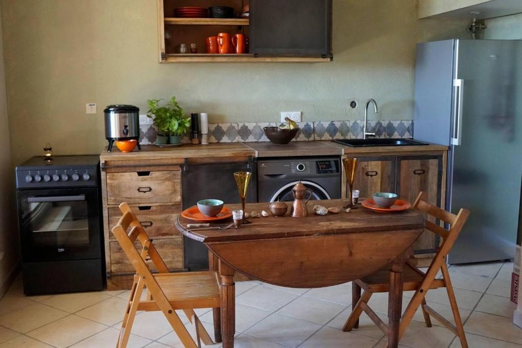Lovely 1-Bed Apartment literally on the beach photo 3
