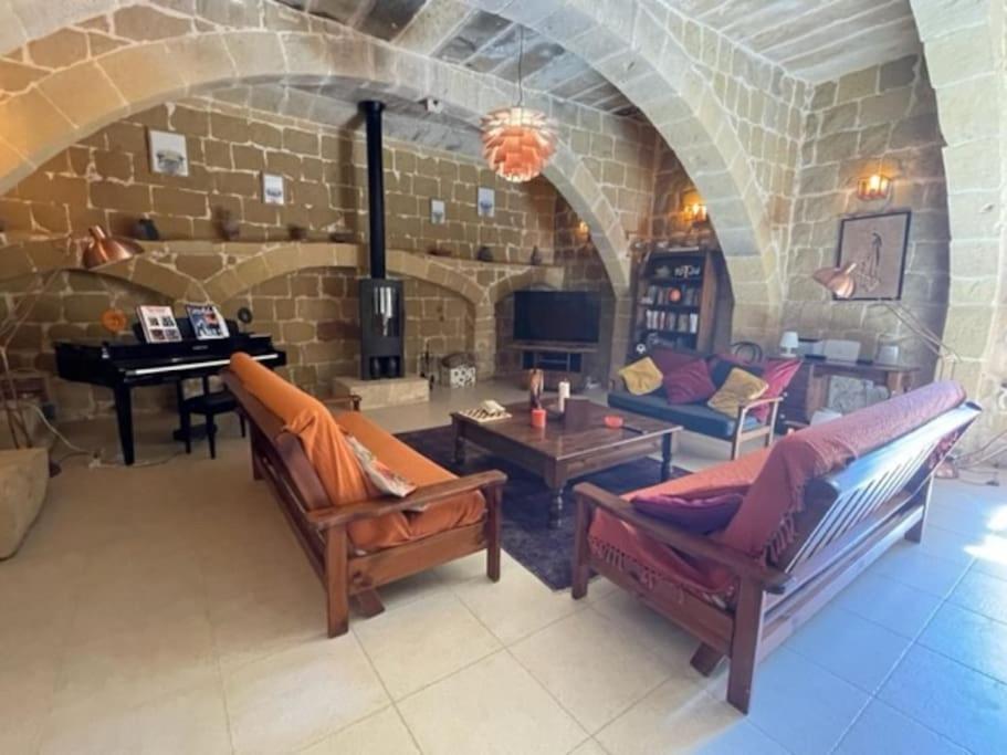 Dar Dragun: luxury 3BR bright spacious house & pool photo 3