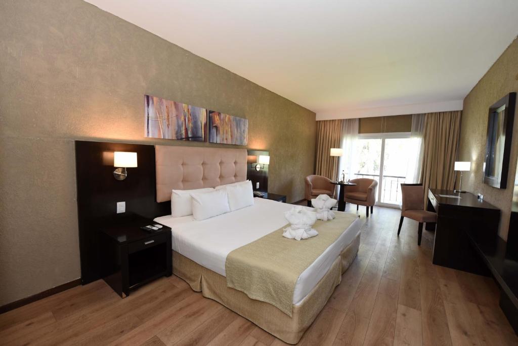 Howard Johnson Resort & Convention Center Ezeiza photo 2