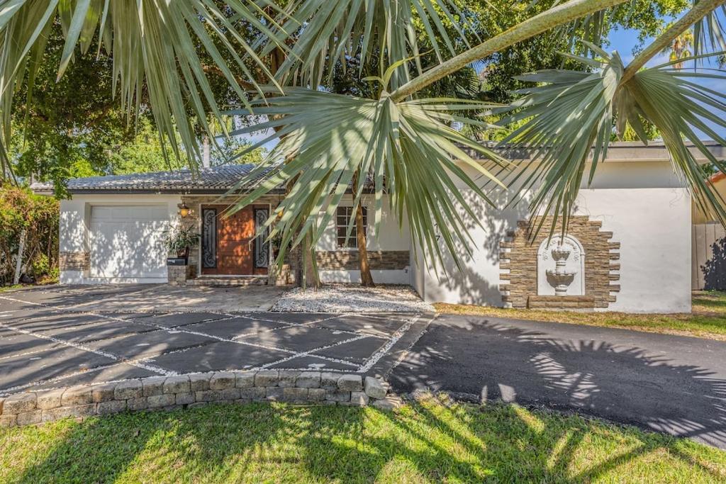 Hollywood Beach Private 4-bed 4-bath Villa photo 1
