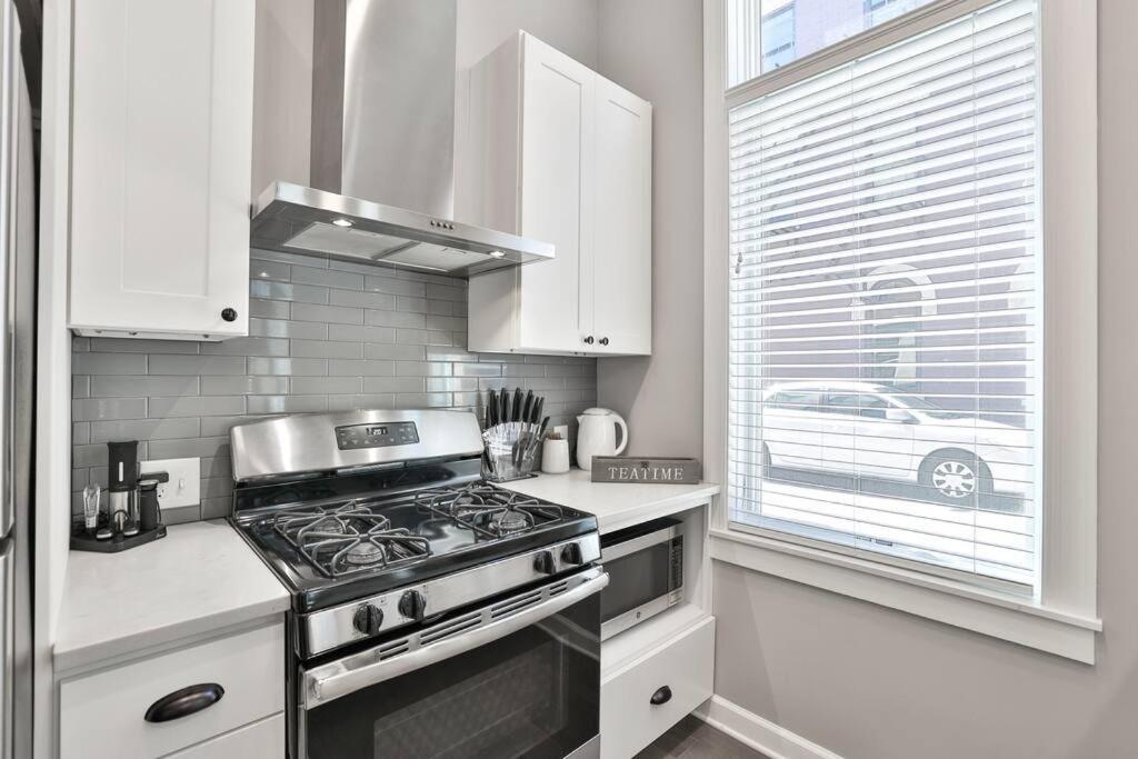 **NEW mOdernLUX best OTR condo *Park ONsite** photo 4