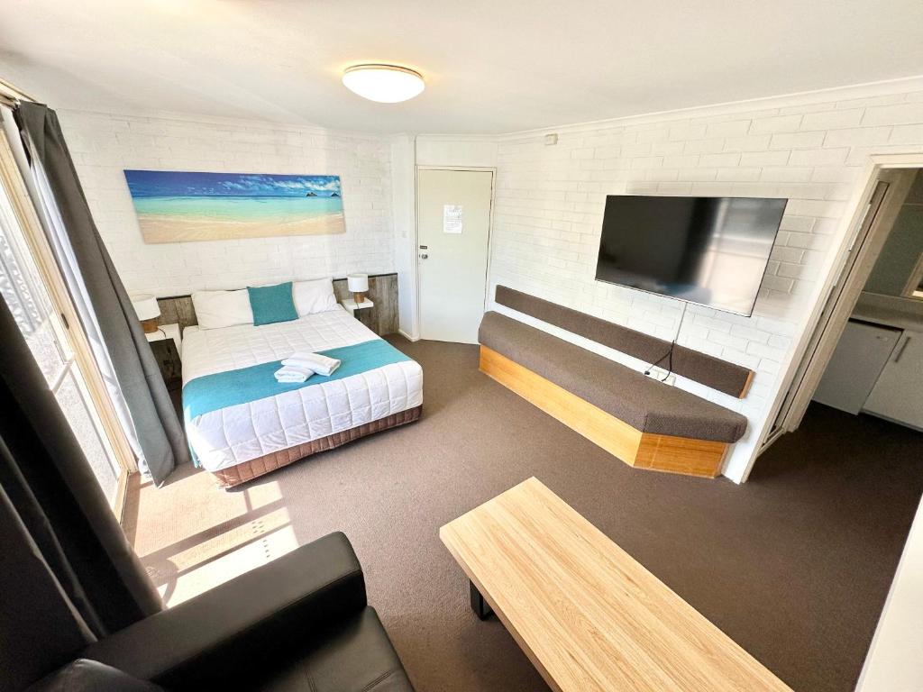 Top of the Town Motor Inn photo 1