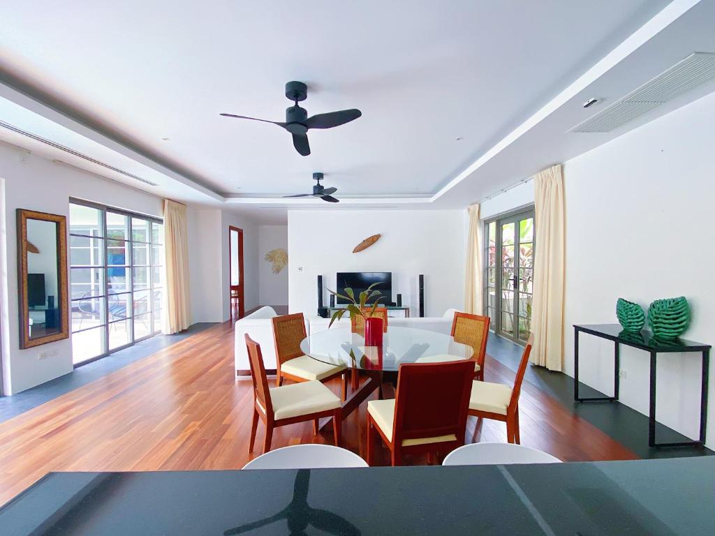 Luxe 2br Pool Villa walk to Bangtao Beach photo 3