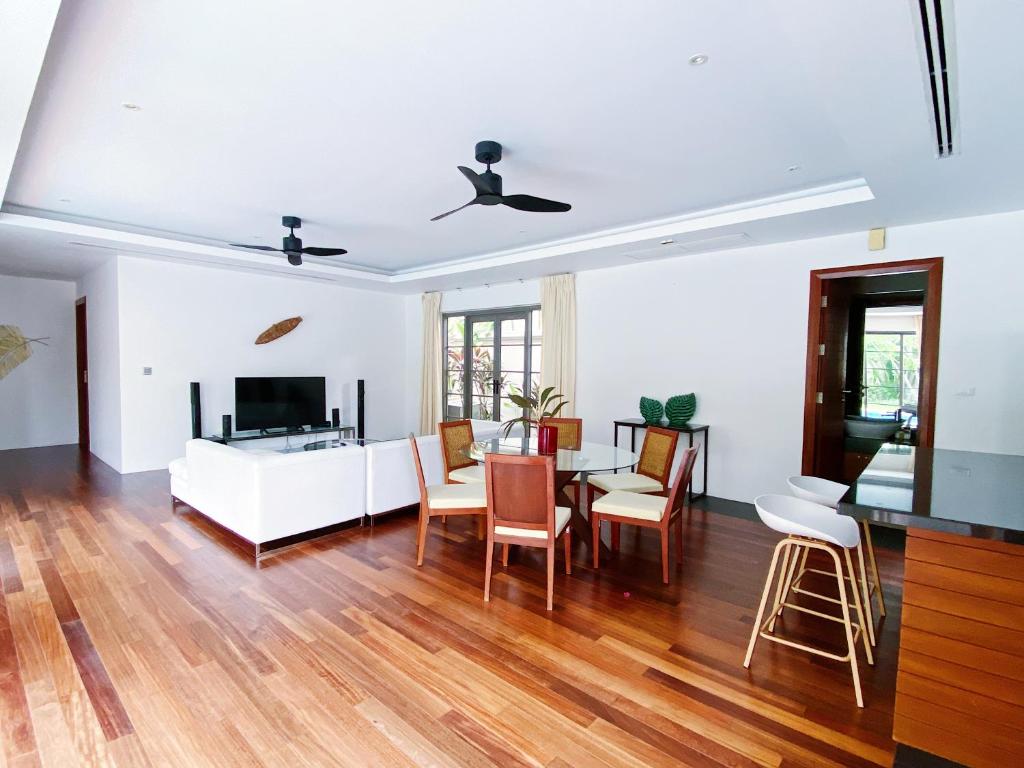 Luxe 2br Pool Villa walk to Bangtao Beach photo 2
