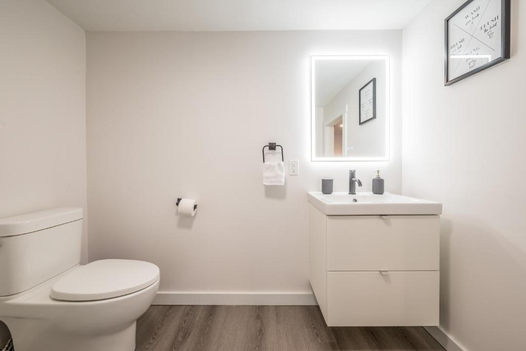 Modern Contemporary 2 Bedroom Suite photo 3
