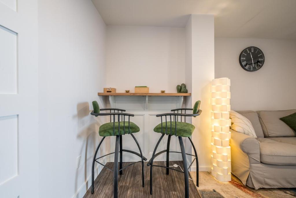 Cozy Fully-Equipped 2 Bedroom Suite photo 1