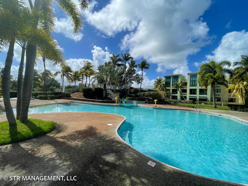 Upscale Condo at Aquatika Beach & Vacation Villas photo 3