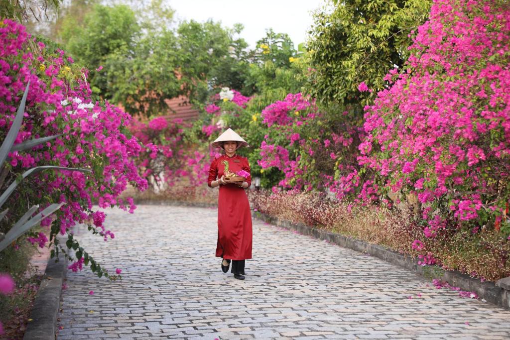 Victoria Núi Sam Lodge