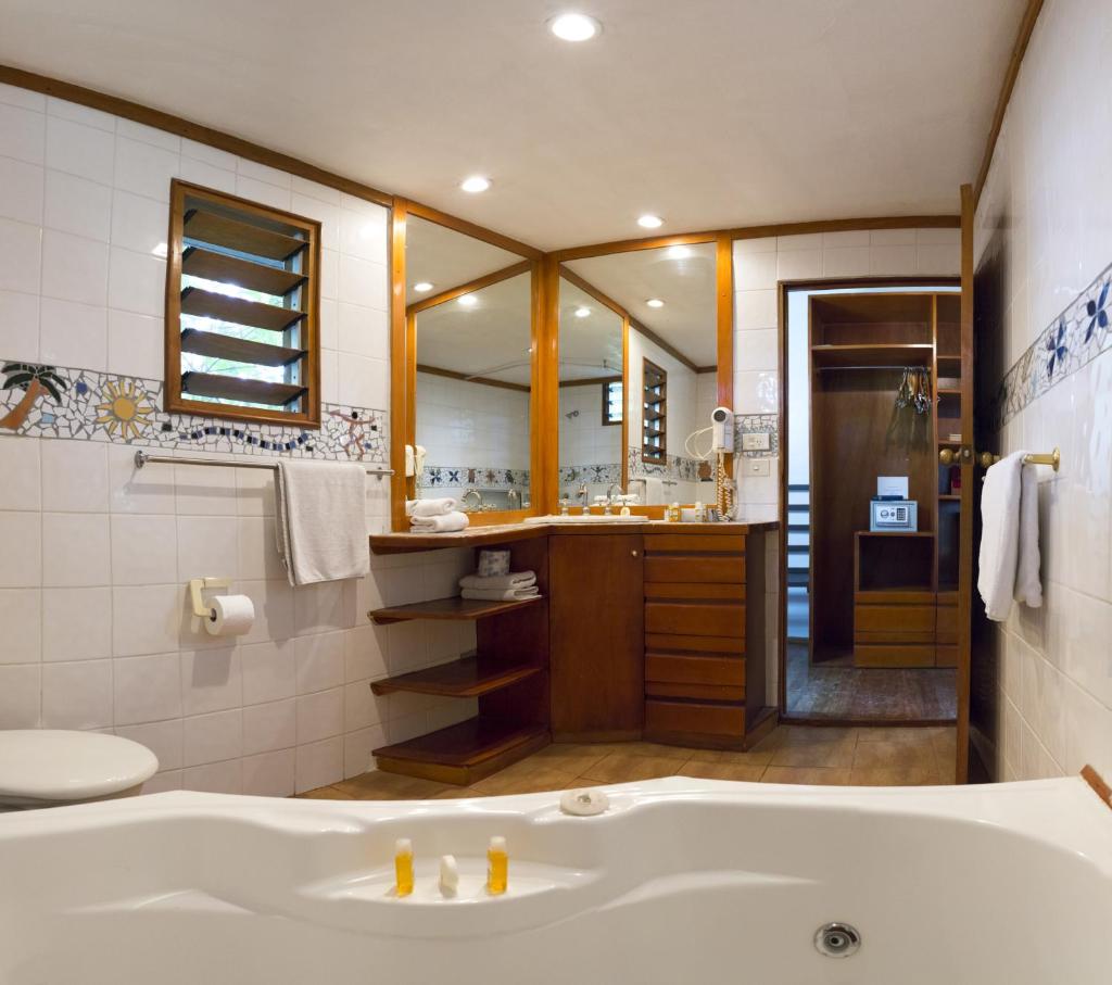 First Landing Beach Resort & Villas photo 2