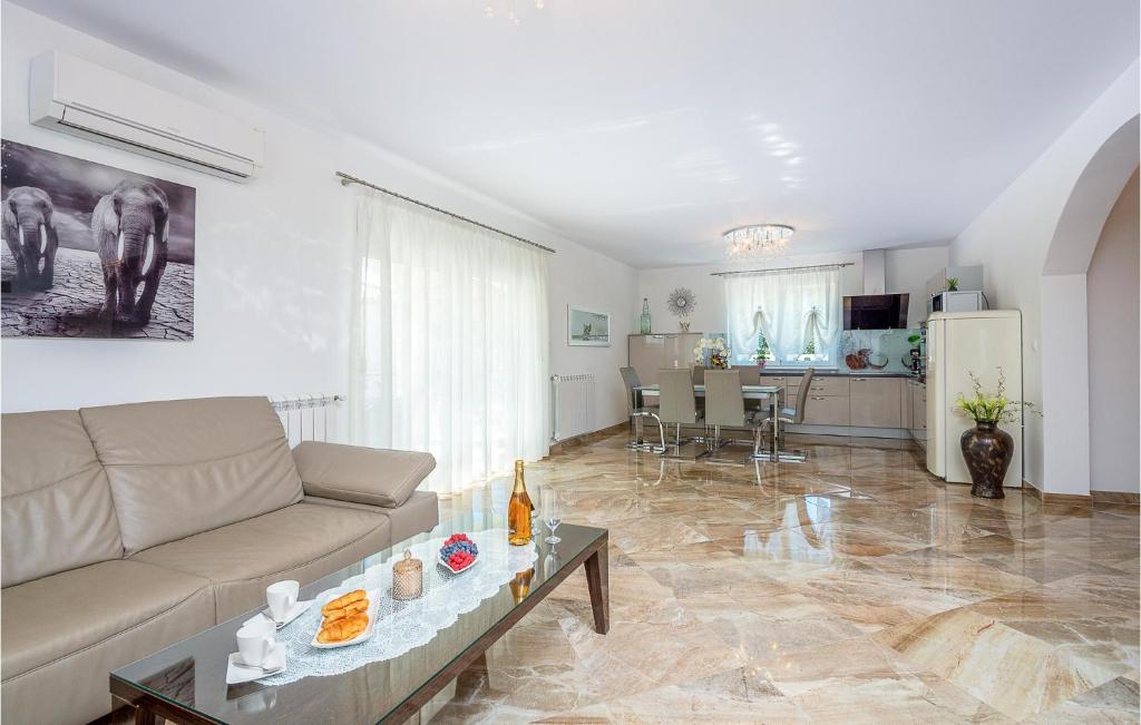 Amazing Apartment In Buje With 2 Bedrooms And Wifi photo 3