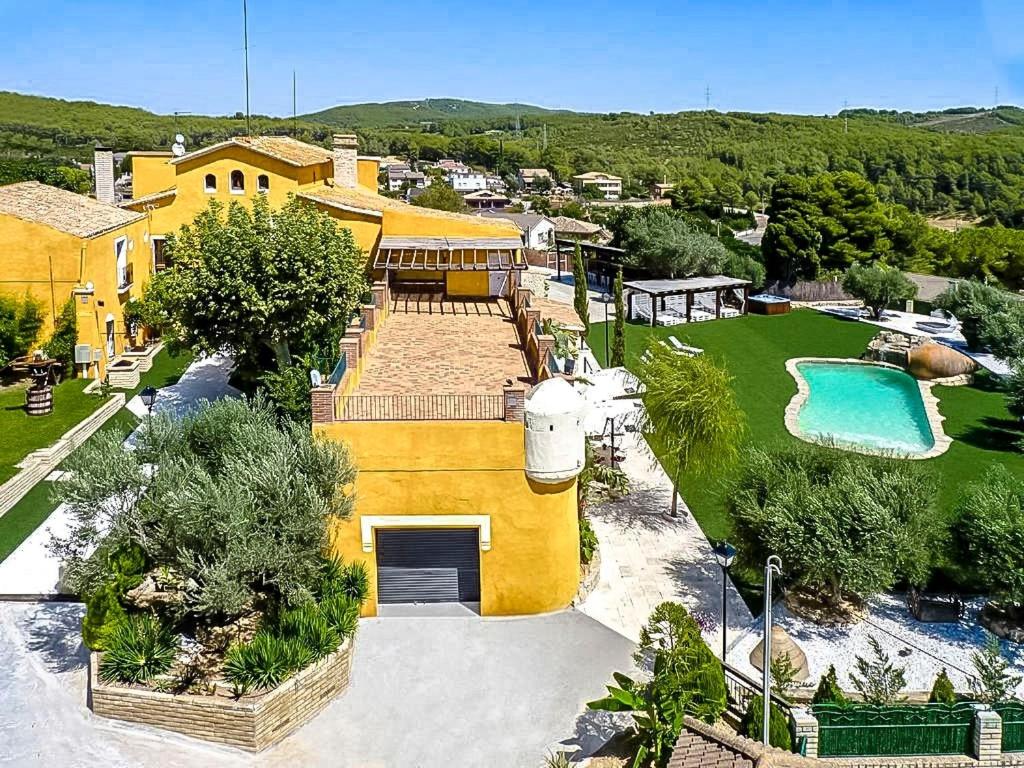 Catalunya Casas Divine and Delightful for 24 guests 12km to Sitges