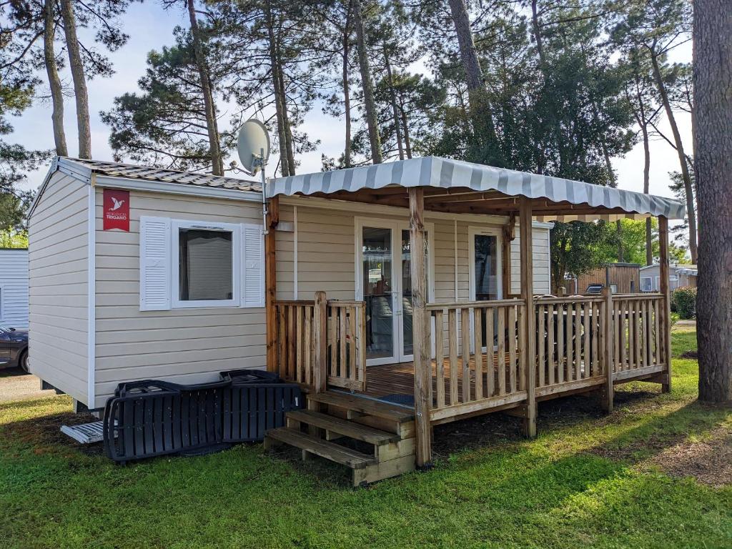 Bungalow de 2 chambres avec piscine partagee jardin clos et wifi a Saint Julien en Born a 4 km de la plage